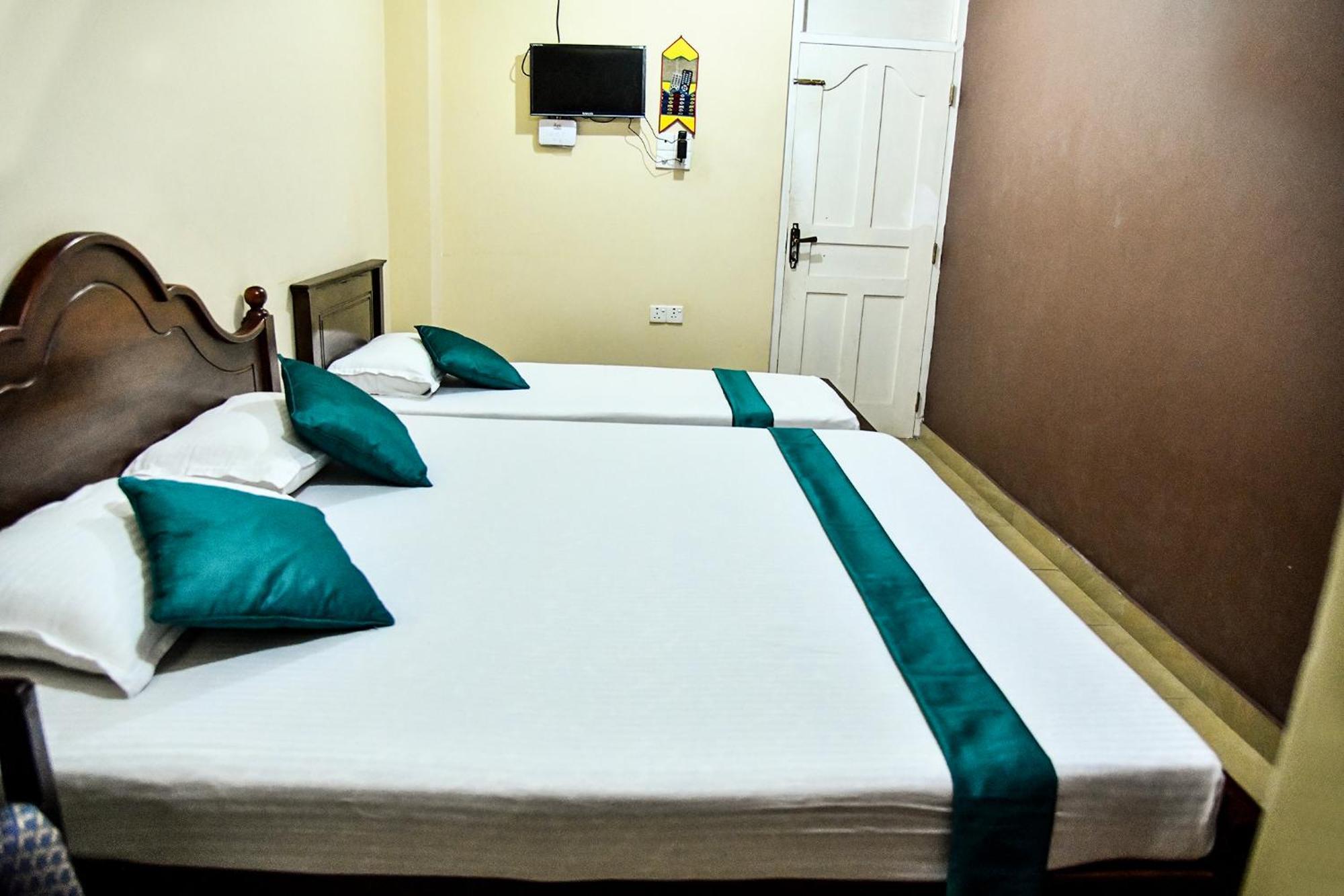 Sri Krishna Bhavan Hotel Гаттон Екстер'єр фото