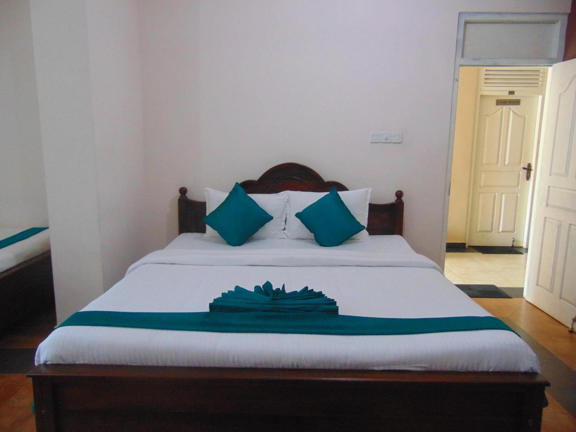 Sri Krishna Bhavan Hotel Гаттон Екстер'єр фото