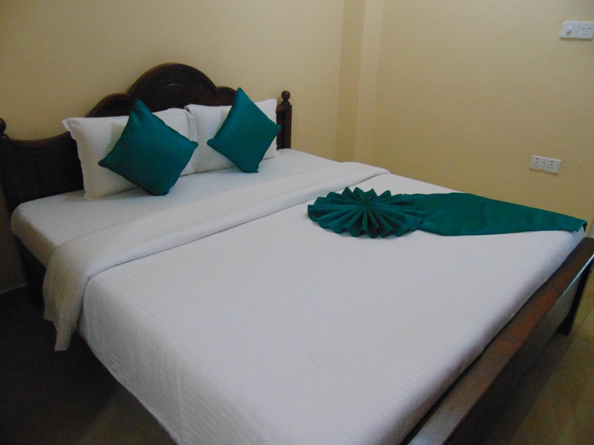 Sri Krishna Bhavan Hotel Гаттон Екстер'єр фото