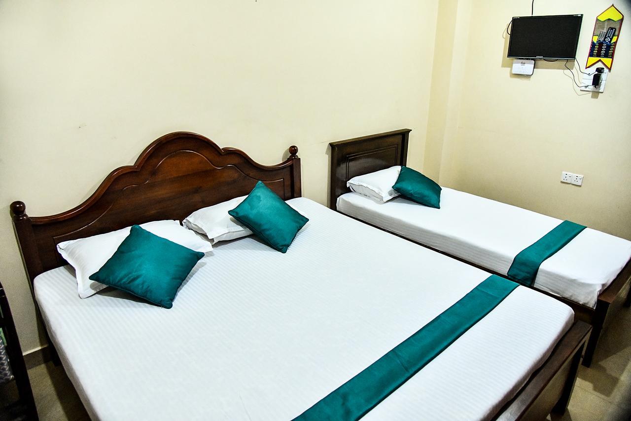 Sri Krishna Bhavan Hotel Гаттон Екстер'єр фото