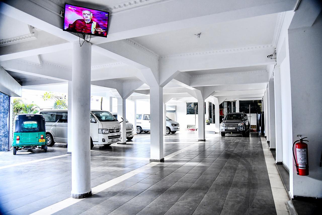Sri Krishna Bhavan Hotel Гаттон Екстер'єр фото