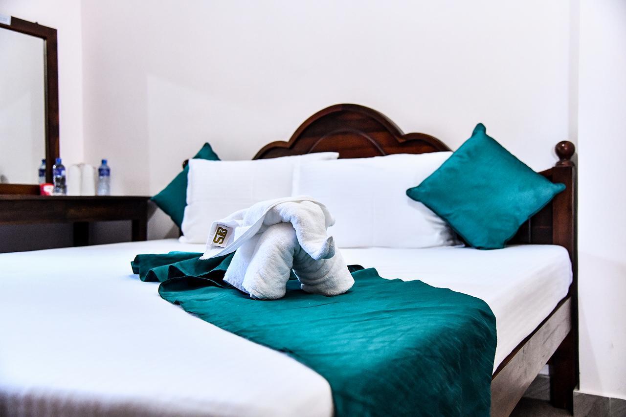 Sri Krishna Bhavan Hotel Гаттон Екстер'єр фото
