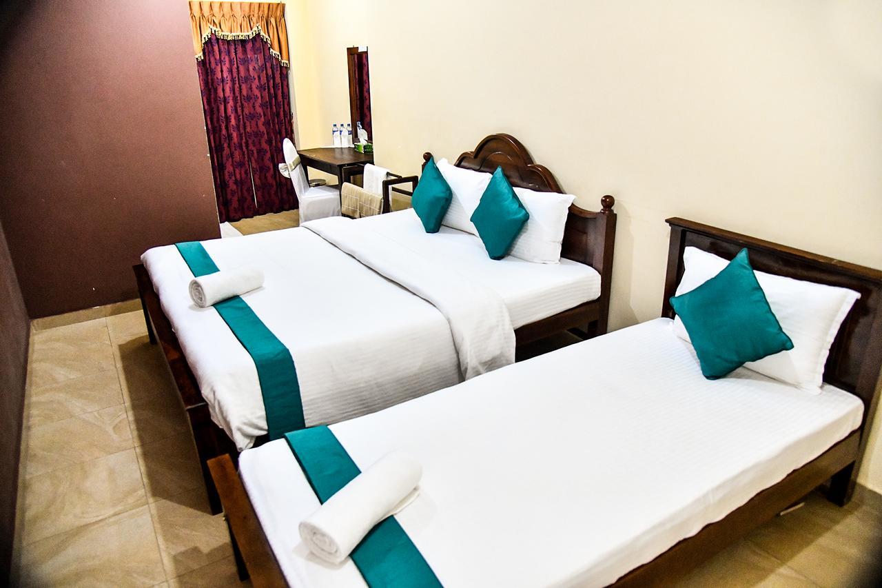Sri Krishna Bhavan Hotel Гаттон Екстер'єр фото