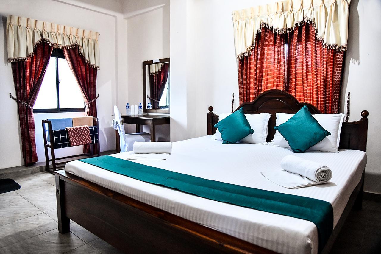 Sri Krishna Bhavan Hotel Гаттон Екстер'єр фото