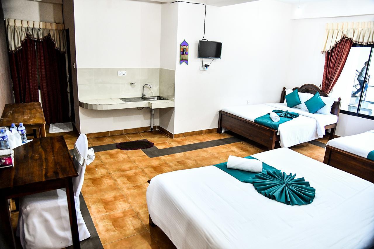Sri Krishna Bhavan Hotel Гаттон Екстер'єр фото