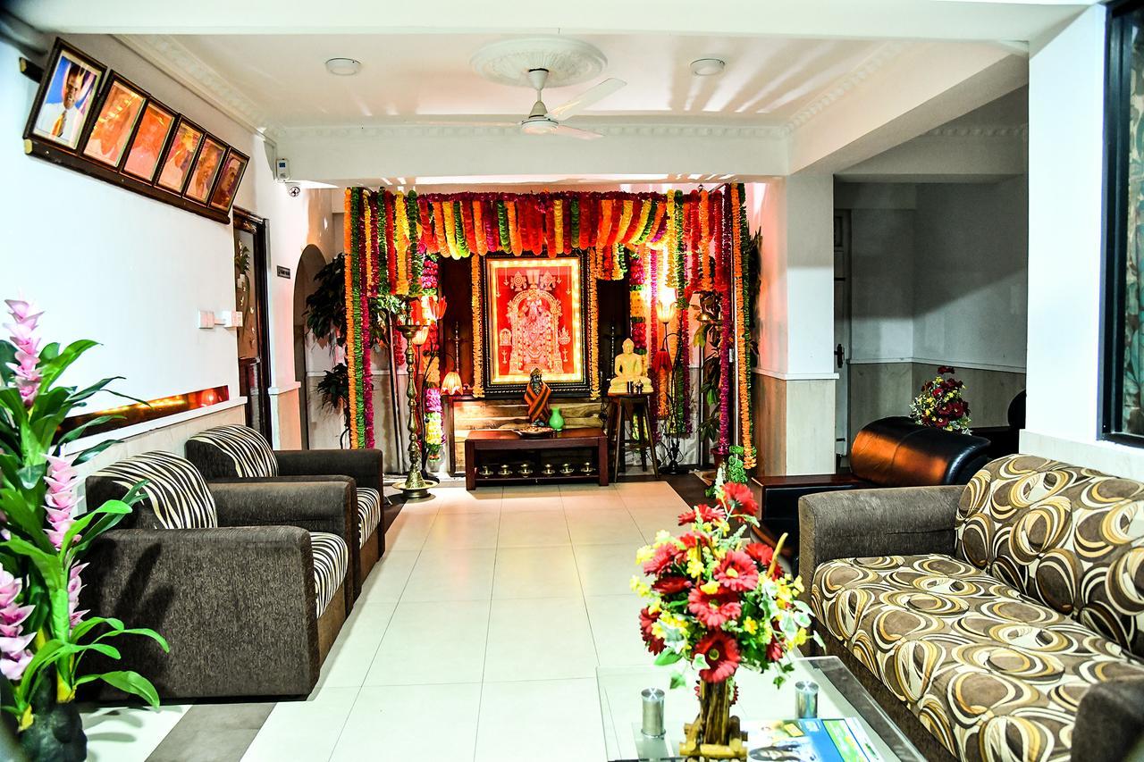 Sri Krishna Bhavan Hotel Гаттон Екстер'єр фото